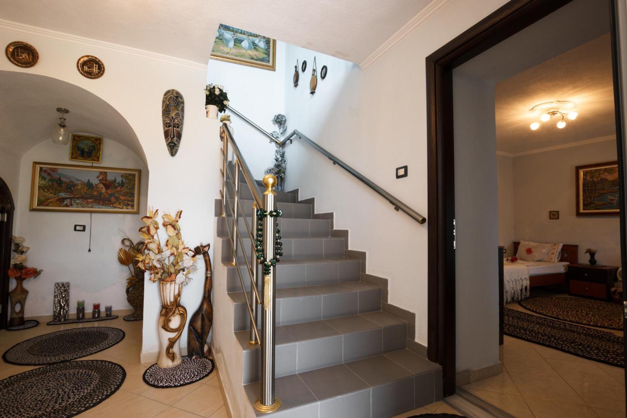 Leka Guesthouse Gjirokastra Zewnętrze zdjęcie