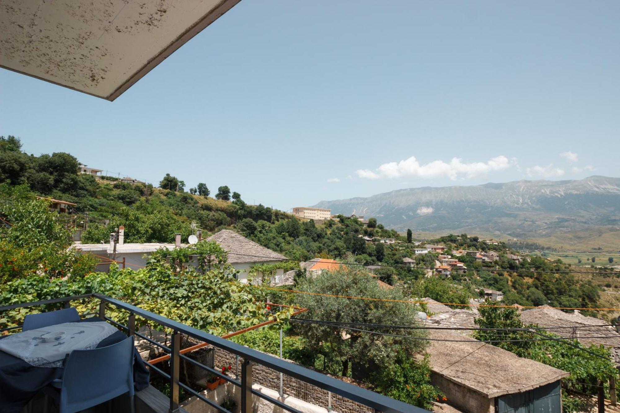 Leka Guesthouse Gjirokastra Zewnętrze zdjęcie